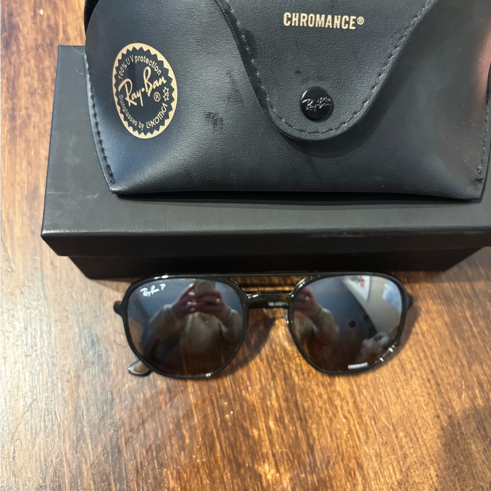 Ray-Ban brown Round Sunglasses with Black Case